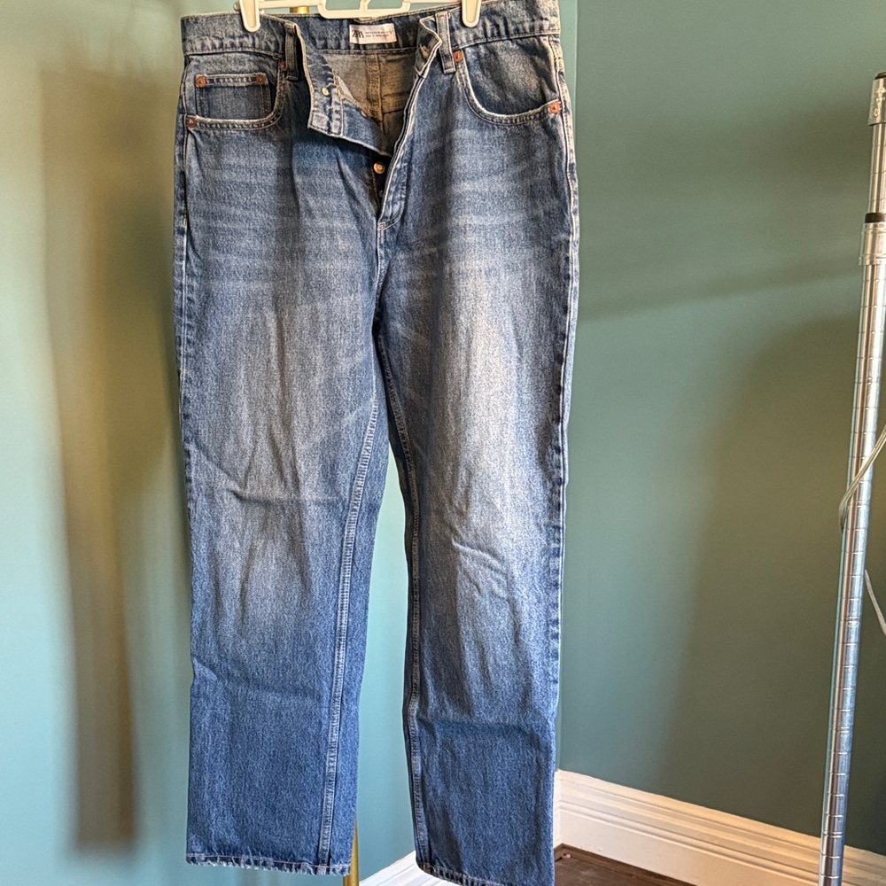 Zara Women’s Straight Blue Jeans